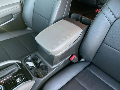 Used 2024 Chevrolet Colorado ZR2 w/ Technology Package image 21