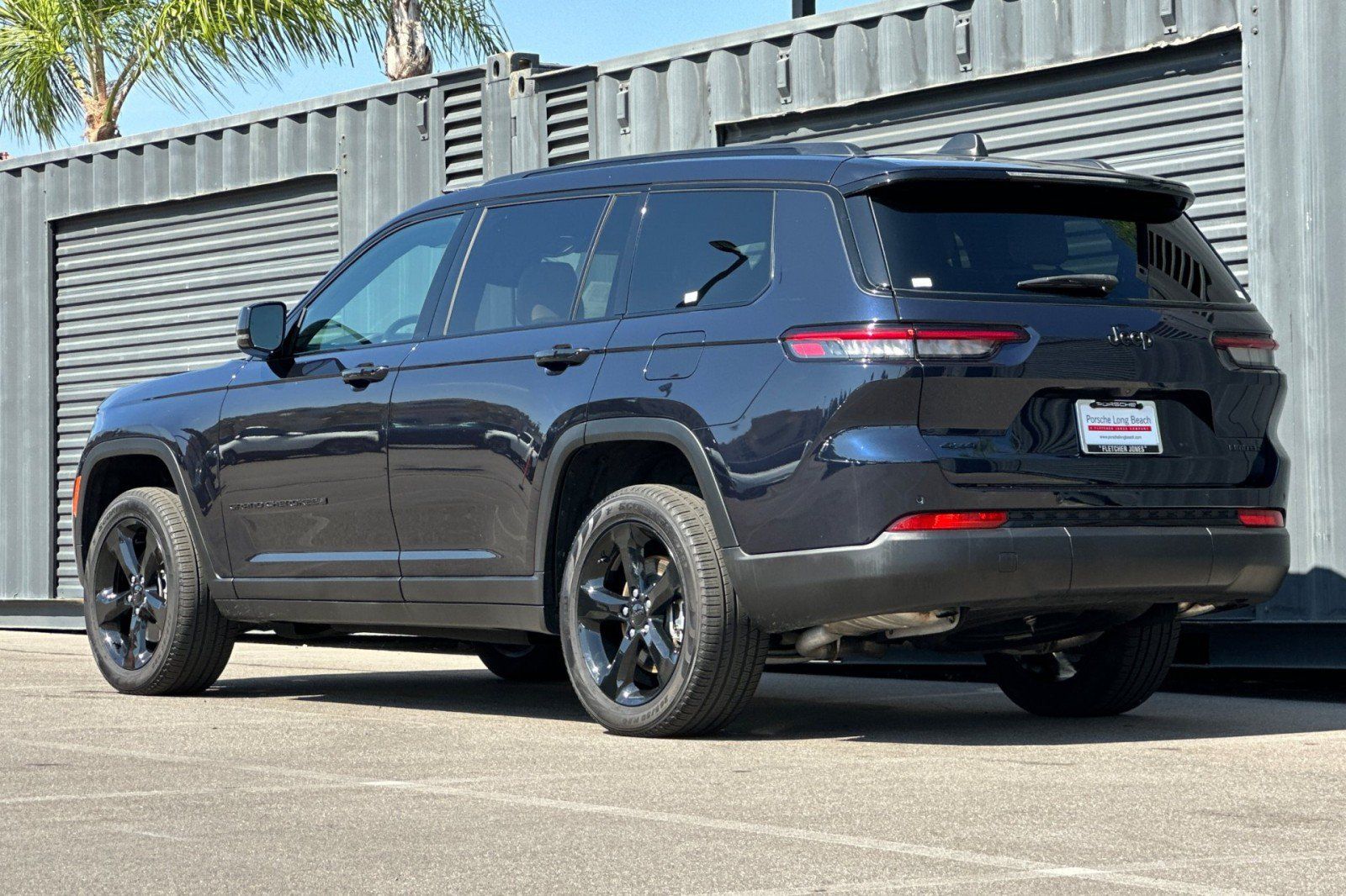 Used 2024 Jeep Grand Cherokee L Limited w/ Black Appearance Package AWD/4WD image 3