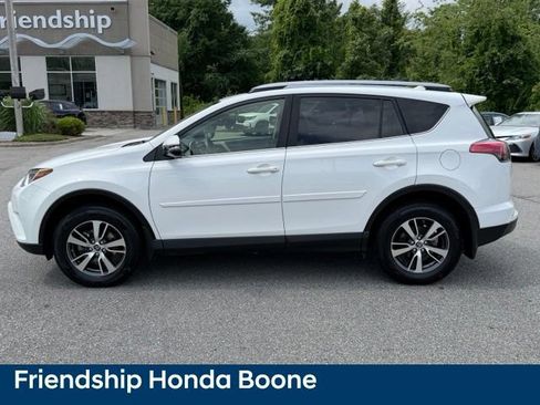 Used 2018 Toyota RAV4 XLE AWD/4WD image 8