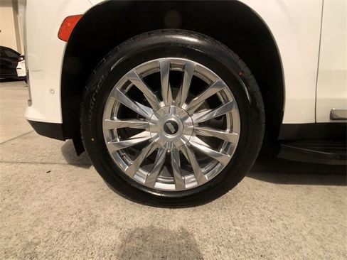 Certified 2022 Cadillac Escalade Premium Luxury image 18