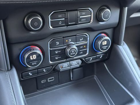 Used 2023 Chevrolet Suburban LT image 15