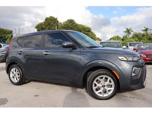Used 2020 Kia Soul S image 2