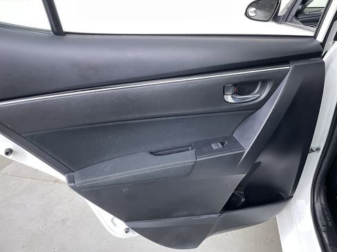 Used 2018 Toyota Corolla LE FWD image 18