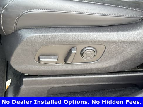 Used 2025 Kia Carnival FWD image 24