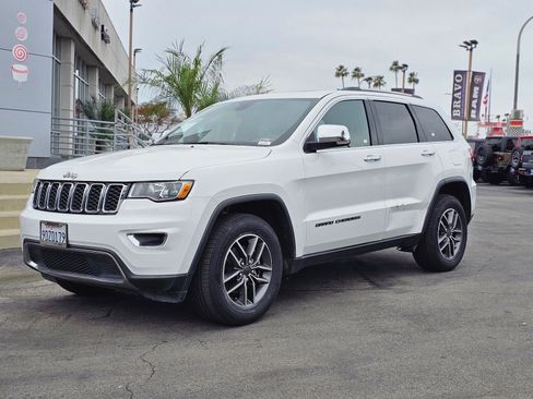 Used 2020 Jeep Grand Cherokee Limited w/ Luxury Group II image 3