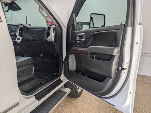 Used 2016 GMC Sierra 2500 SLT w/ Driver Alert Package AWD/4WD image 17