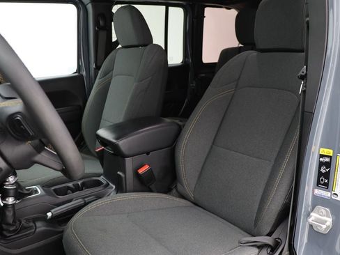 Used 2024 Jeep Wrangler Unlimited image 16