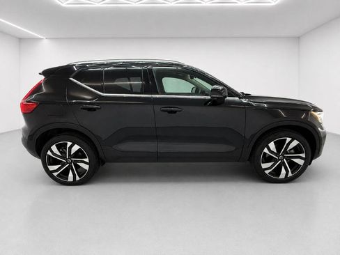 Used 2024 Volvo XC40 B5 Plus w/ Protection Package Premier AWD/4WD image 2