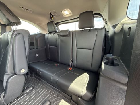 Used 2023 Toyota Highlander XLE FWD image 24