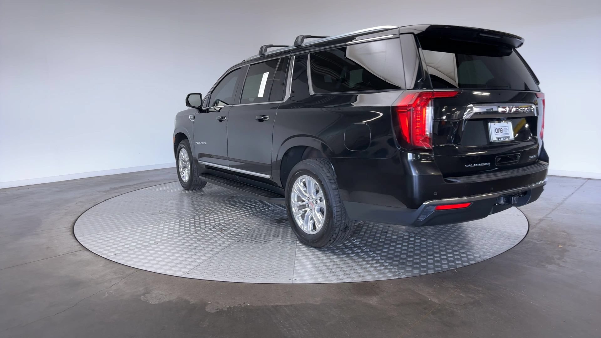 Used 2021 GMC Yukon XL SLT w/ SLT Luxury Plus Package AWD/4WD image 6