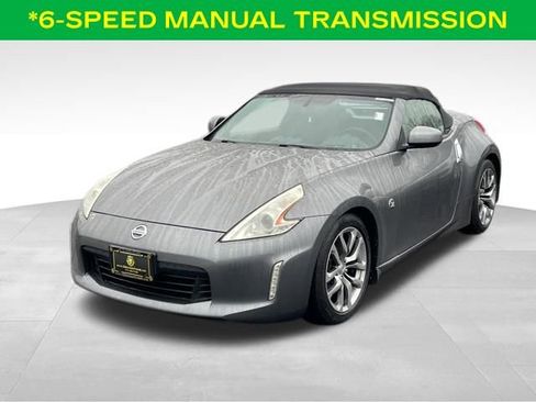 Used 2014 Nissan 370Z Touring image 4
