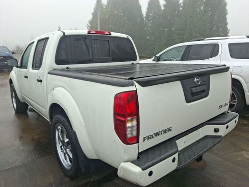 Used 2020 Nissan Frontier SV image 6