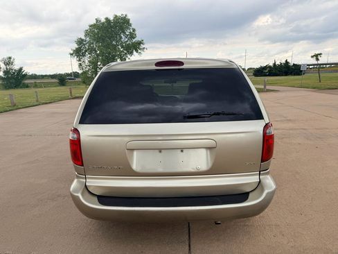Used 2005 Dodge Caravan SXT FWD image 10
