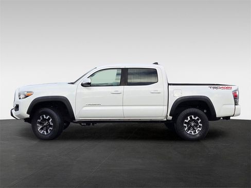 Used 2020 Toyota Tacoma TRD Off-Road image 3