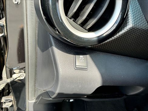 Used 2018 Nissan Kicks SV FWD image 35