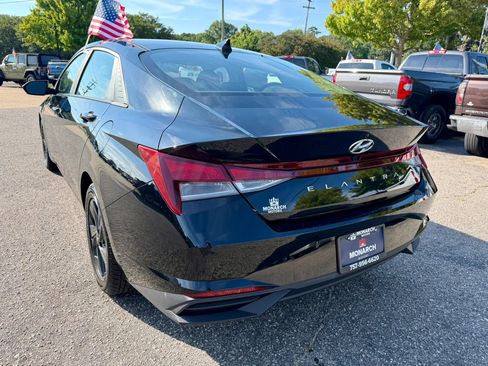 Used 2023 Hyundai Elantra SEL FWD image 3
