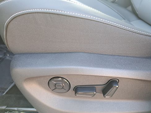 New 2026 Volkswagen Tiguan SE R-Line image 26