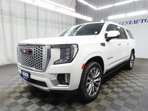 Used 2021 GMC Yukon XL Denali w/ Denali Premium Package image 6