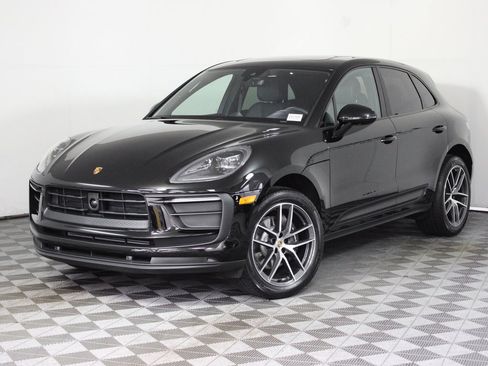 Used 2025 Porsche Macan image 1