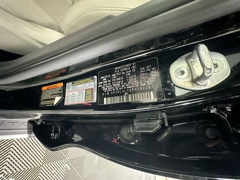 Used 2023 Kia Sorento S image 12