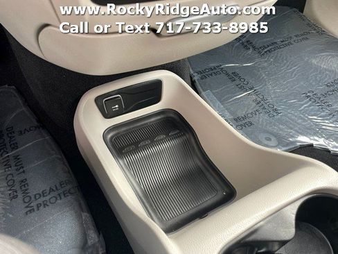 Used 2023 Chrysler Voyager LX image 16