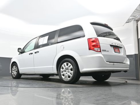 Used 2019 Dodge Grand Caravan SE w/ UConnect Hands-Free Group image 25