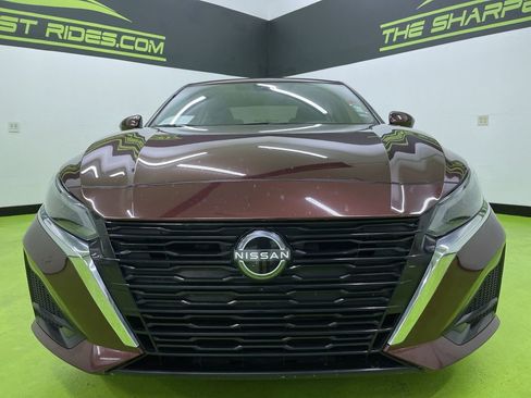 Used 2023 Nissan Altima 2.5 SV image 3