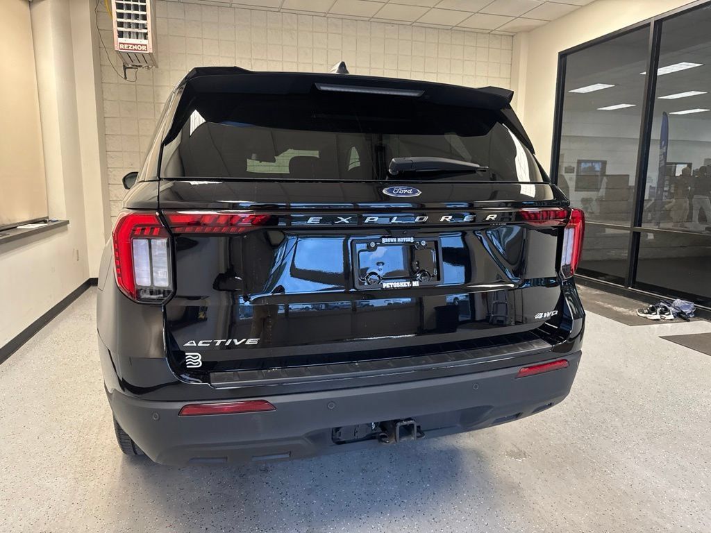 Used 2025 Ford Explorer Active AWD/4WD image 40