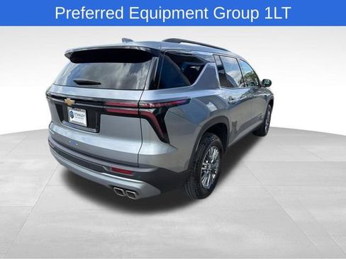 Used 2025 Chevrolet Traverse LT FWD image 5