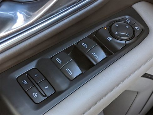 Used 2023 Chevrolet Suburban LT image 19