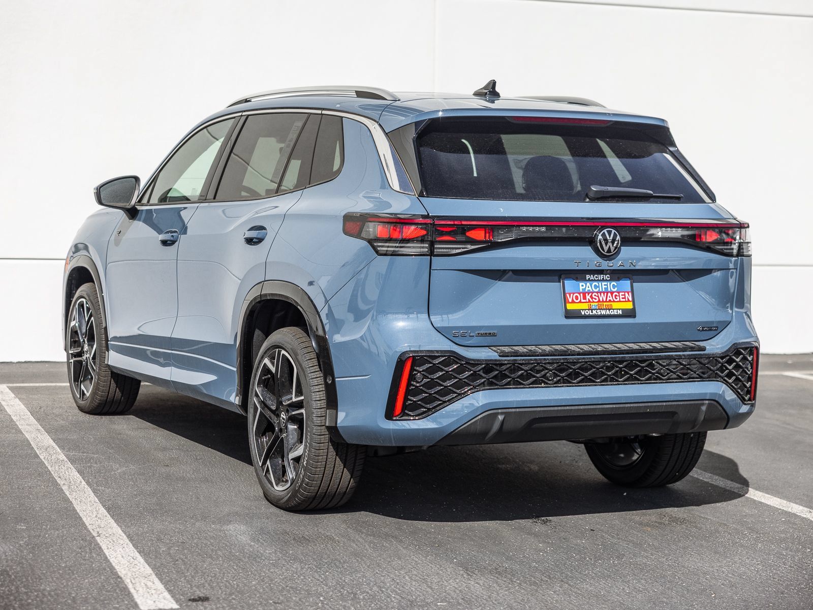 New 2026 Volkswagen Tiguan SEL R-Line AWD/4WD image 3