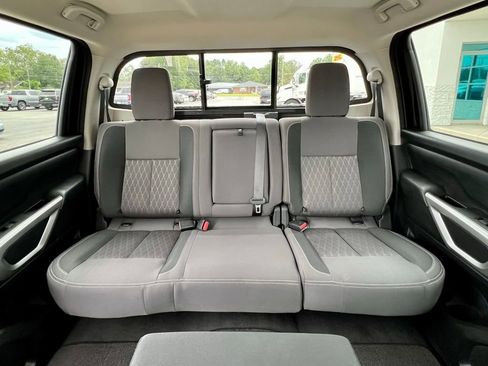 Used 2023 Nissan Titan SV image 33