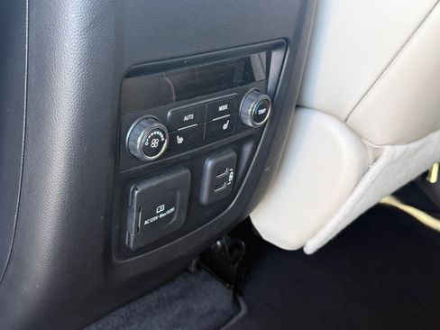 Used 2023 Buick Enclave Avenir image 28