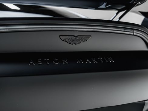 Used 2023 Aston Martin V8 Vantage Coupe RWD image 30