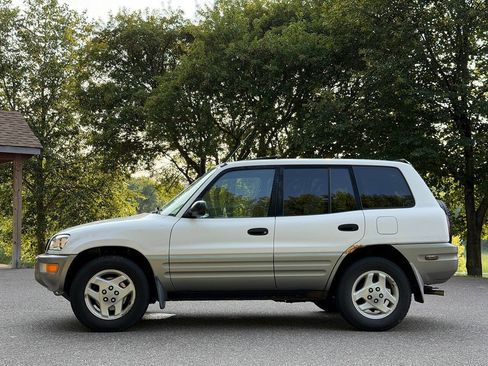 Used 2000 Toyota RAV4 4WD w/ Value Pkg 1 image 2