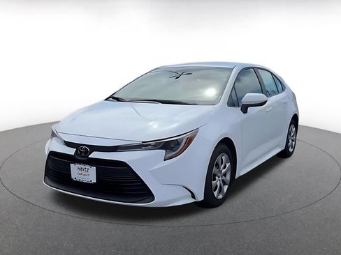 Used 2025 Toyota Corolla LE FWD image 5