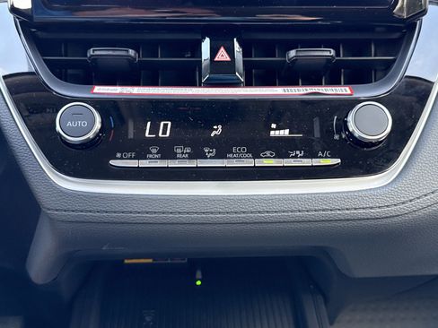 Used 2026 Toyota Corolla Cross LE image 25