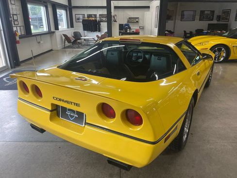 Used 1988 Chevrolet Corvette Coupe RWD image 12