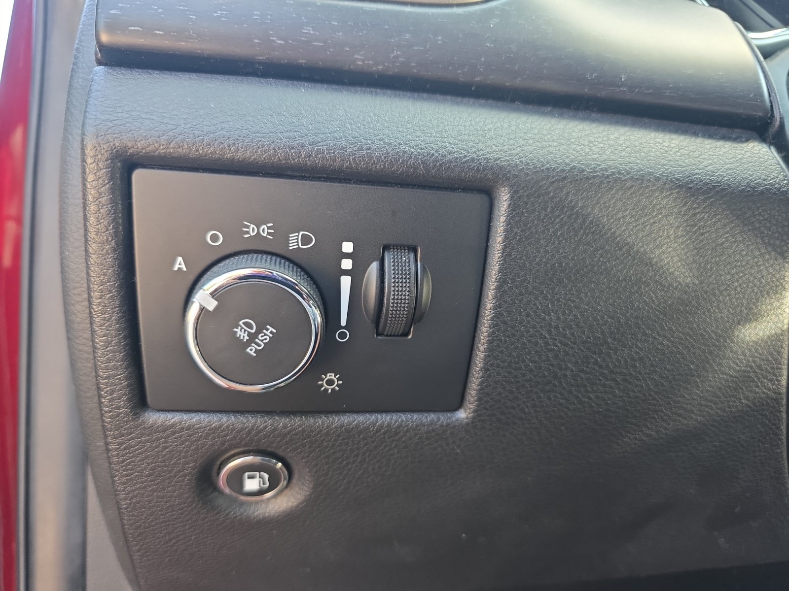 Used 2018 Jeep Grand Cherokee Altitude RWD image 25