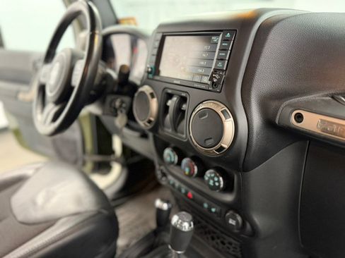 Used 2016 Jeep Wrangler Sahara AWD/4WD image 38