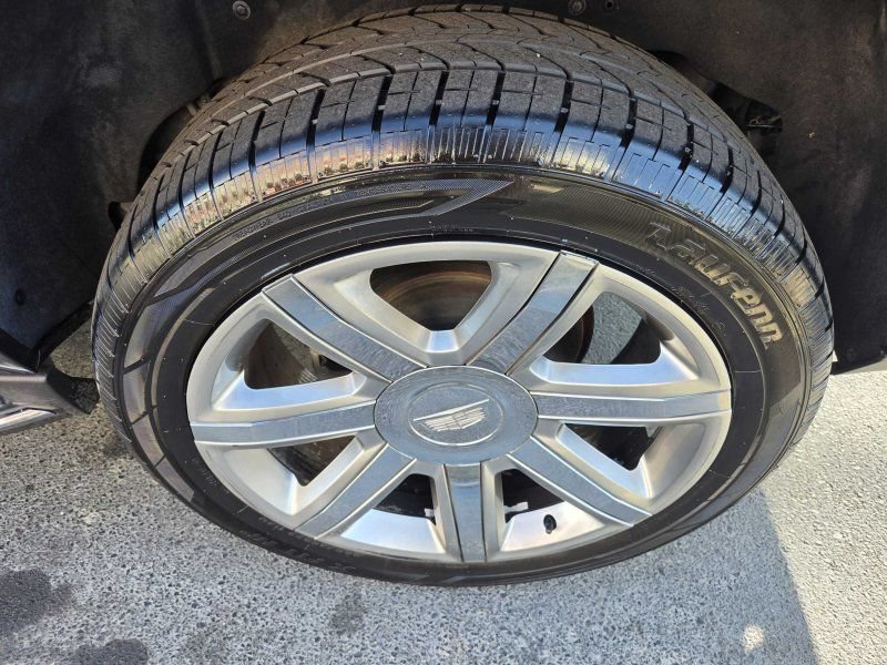 Used 2018 Cadillac Escalade ESV Luxury RWD image 24