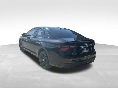 Used 2023 Volkswagen Jetta SE image 6