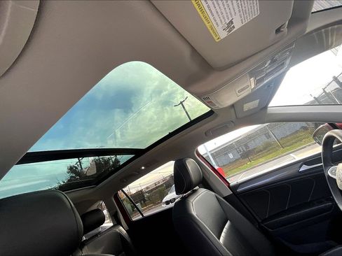 Used 2022 Volkswagen Tiguan SE w/ Panoramic Sunroof Package image 27