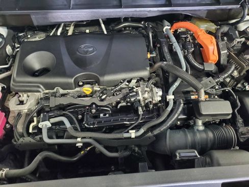 Used 2022 Toyota Highlander LE image 4