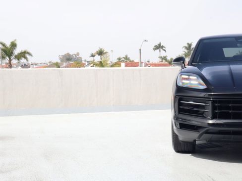 New 2026 Porsche Cayenne Coupe AWD/4WD image 12