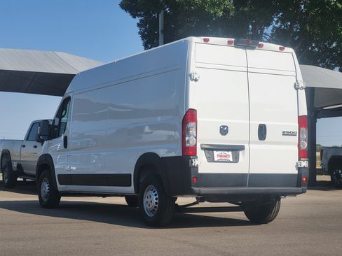 Used 2026 RAM ProMaster 2500 w/ Convenience Group FWD image 5