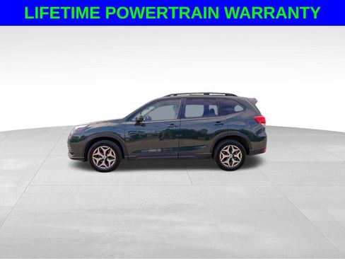 Used 2024 Subaru Forester Premium image 3