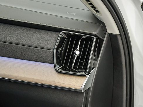 Certified 2025 Volvo XC90 B6 Plus w/ Protection Package Premier image 16