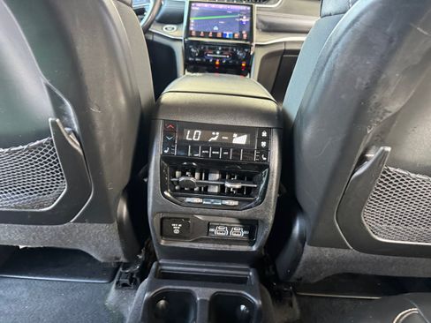 Used 2022 Jeep Grand Cherokee L Limited AWD/4WD image 27