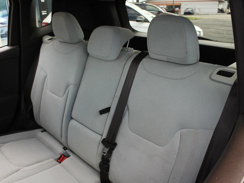 Used 2015 Jeep Renegade Latitude w/ Popular Equipment Group AWD/4WD image 17